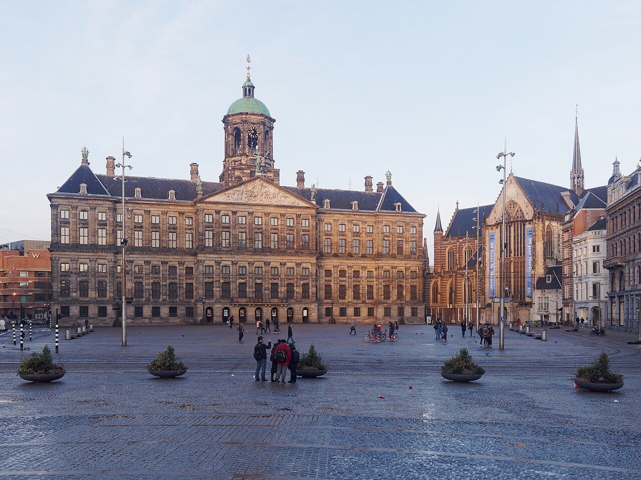 Dam Platz : guide pour visiter cette place d’Amsterdam