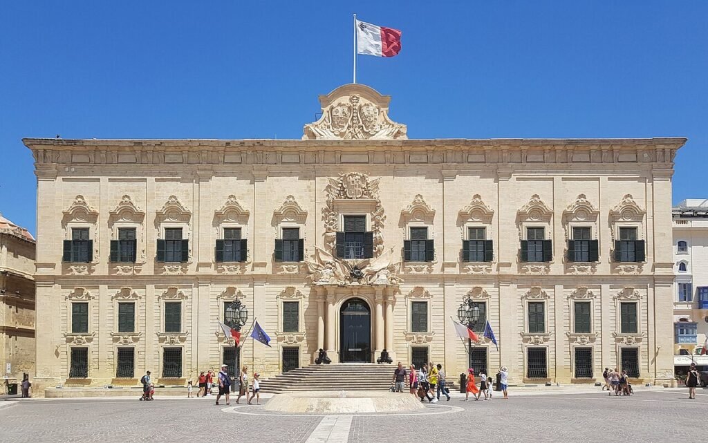 Drapeau Malte : signification et histoire de l'emblème